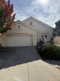 Building Photo - HOLIDAY RENT REDUCTIION ! Spacious 3 Bedroom 2 Bathroom and 2 Car Garage in beautiful NE Heights ...