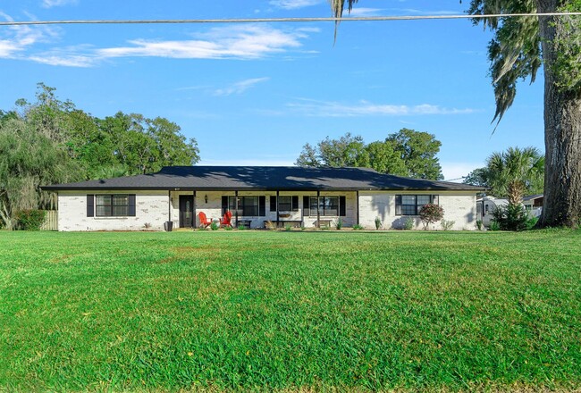 Building Photo - Exquisite SE Ocala Pool Home