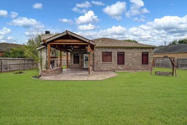 Building Photo - 630 W Newport Bend
