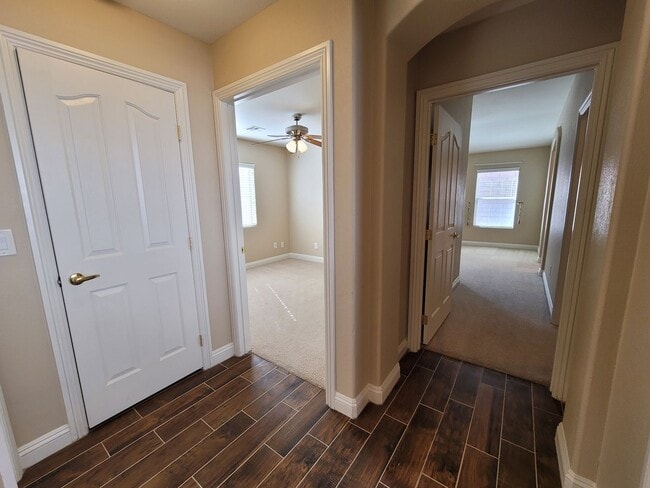 Building Photo - Beautiful Single Story Town Home in Mountains Edge Community