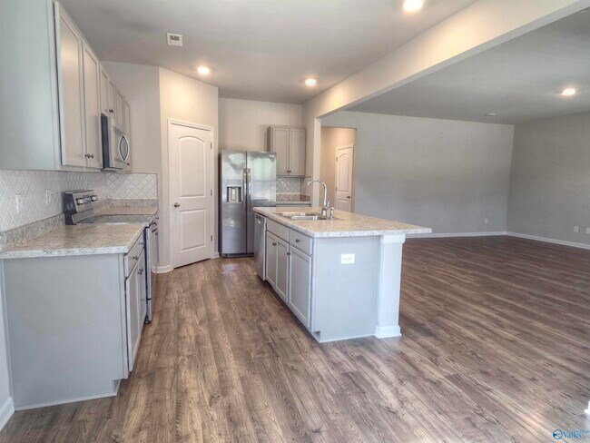 Building Photo - 117 Edensmith Dr