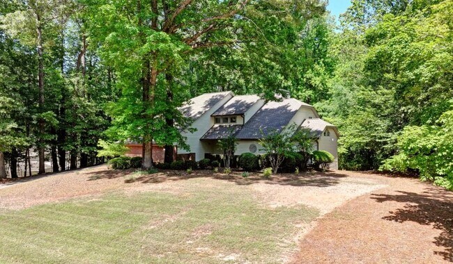Building Photo - 110 Westchester Way