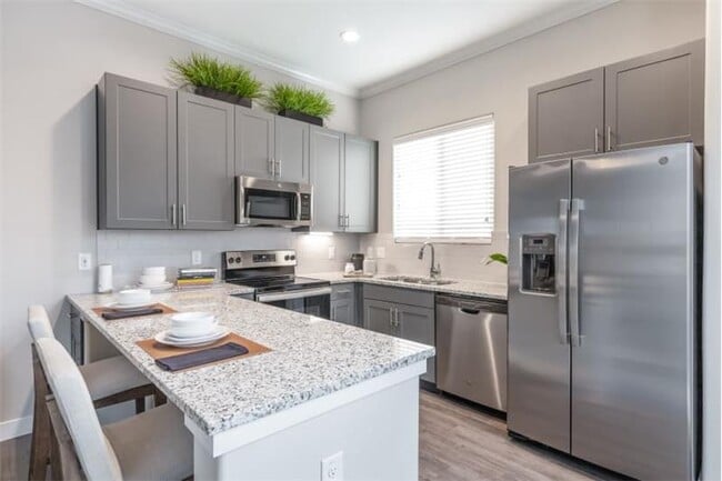 Building Photo - 1100 Streamfield Dr