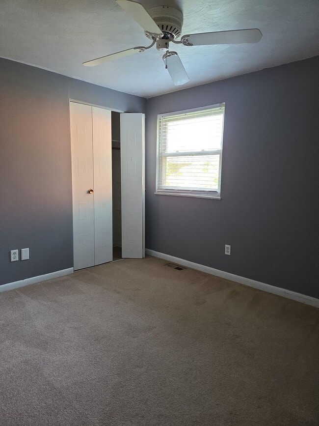 Building Photo - Great 4BR, 2BA single family home with AC ...