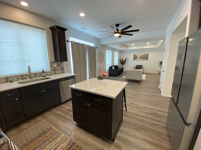 Building Photo - 1022 N Corbin Ln