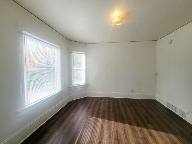 Building Photo - 1-Bedroom 1 Bath – 1710-1712 West Mineral Street