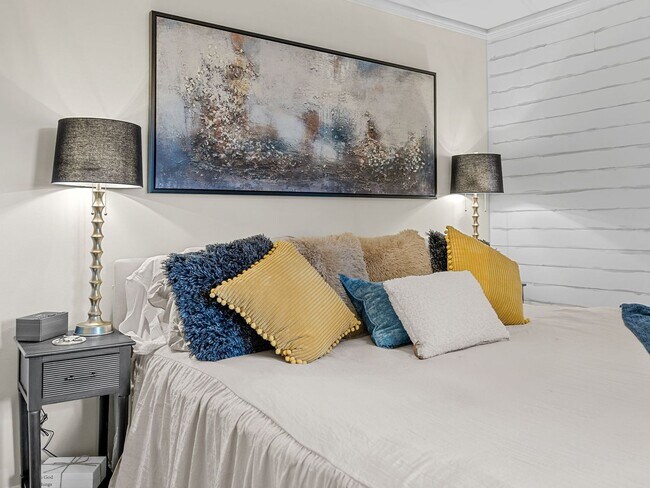 Building Photo - Immaculately Maintained 2 BR, 1 BA Short-Term Rental in Greer NO APPLICATION FEE if APPROVED