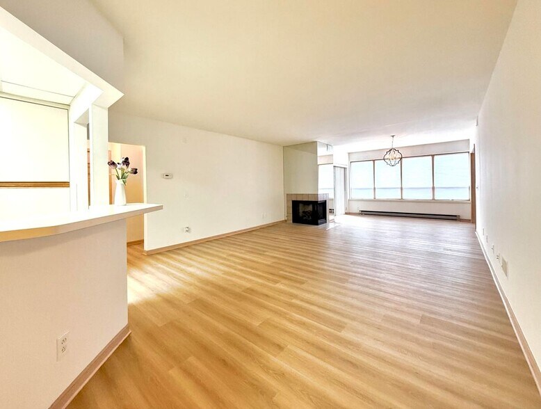 Building Photo - 969 GreenView Ct
