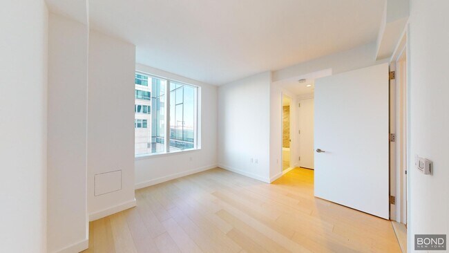 Building Photo - 400 W 61st St