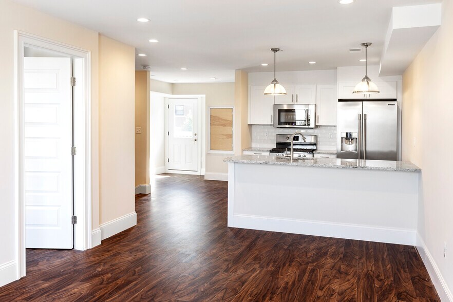 Building Photo - 1900 Washington St