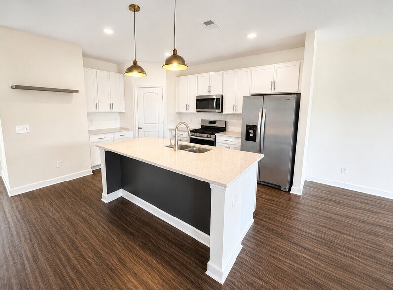 Building Photo - 330 Ellis Ln