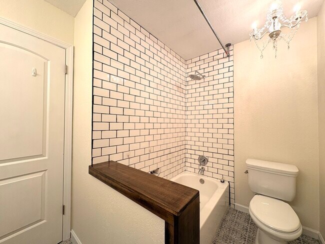 Building Photo - Beautiful 3 Bedroom, 2.5 Bathroom Fully Remodeled Home in Orangevale!