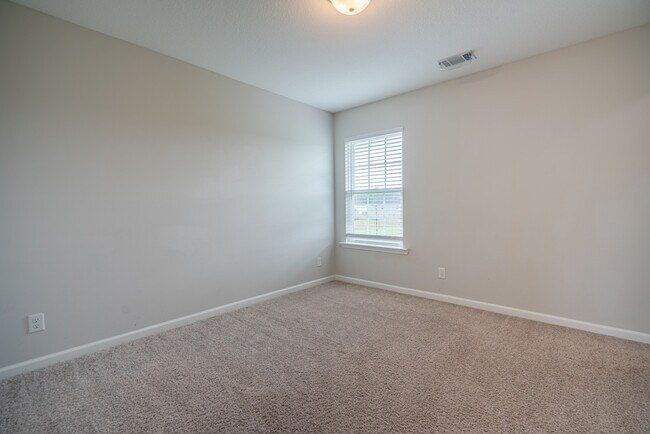 Building Photo - 418 Huntington Dr
