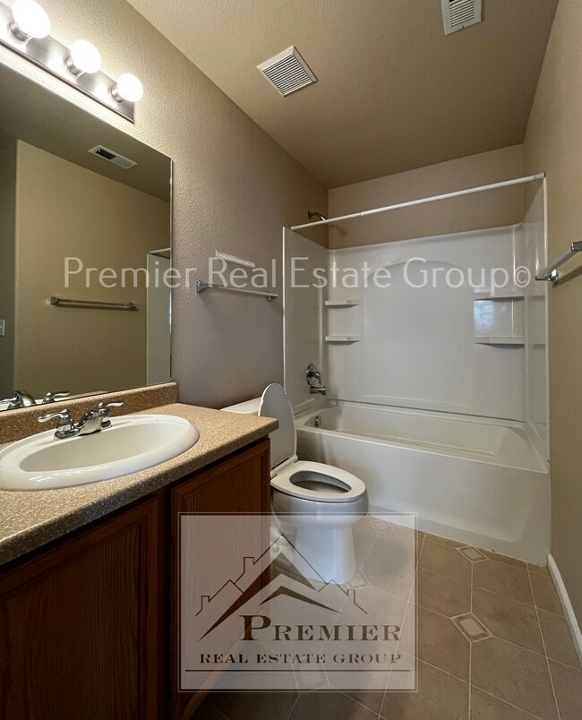 Building Photo - 7926 Sandy Springs Point