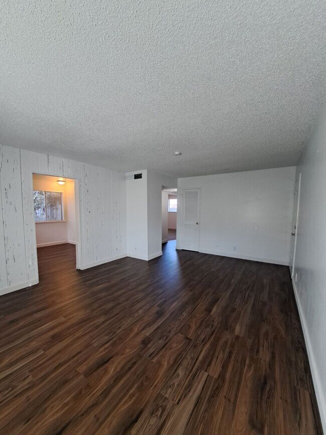 Building Photo - 132-6 Dayton