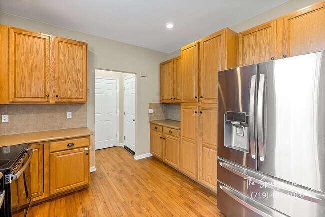 Building Photo - CHARMING, RECENTLY REMODELED 3BD HOME w/ E...