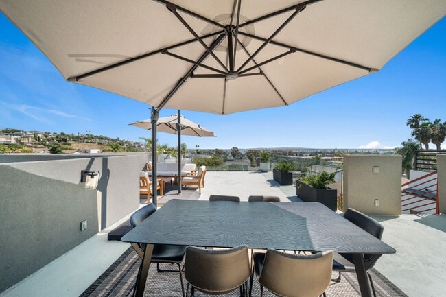 Building Photo - Stunning Fully Furnished New Build 2 Bed/2...