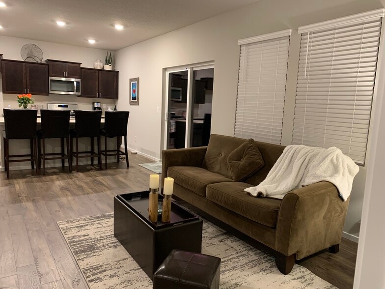 Open concept Living and dinning with access to patio - 3242 N Stanley Rd