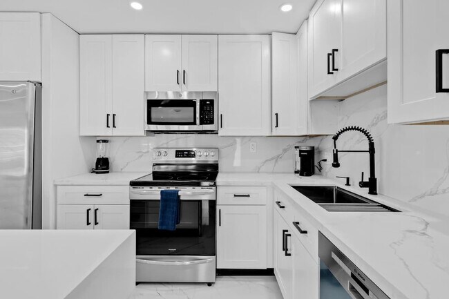 Building Photo - 871 NW 23rd Terrace