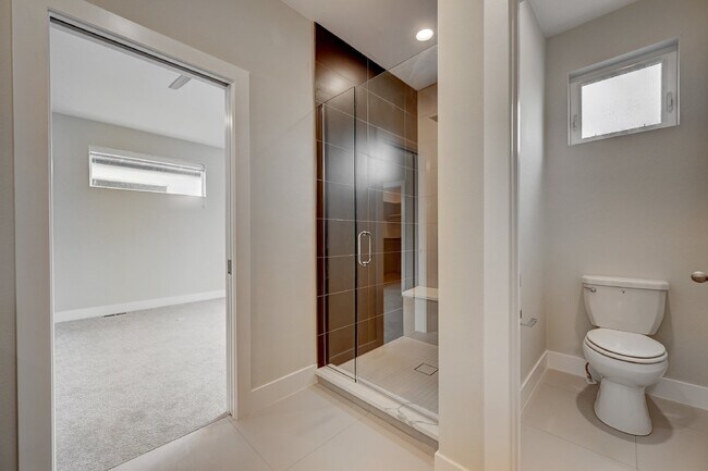 Building Photo - $3,900 - 4 Bed, 3.5 Bath Updated Townhome ...