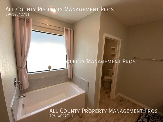 Building Photo - 15293 Mille Fiore Blvd