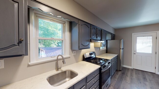 Building Photo - 505 Brooke Ave