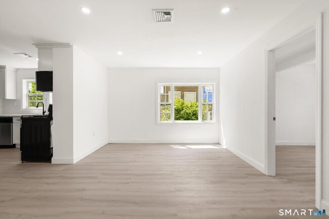 Building Photo - 64 Soundview Ave