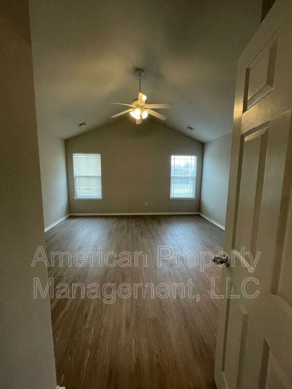 Building Photo - 11108 N 143rd E Ave