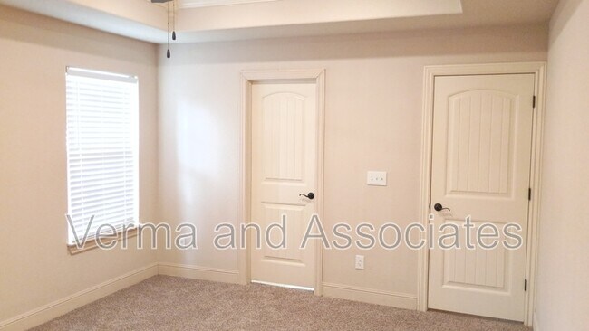 Building Photo - 2703 SW Ledbury Cove