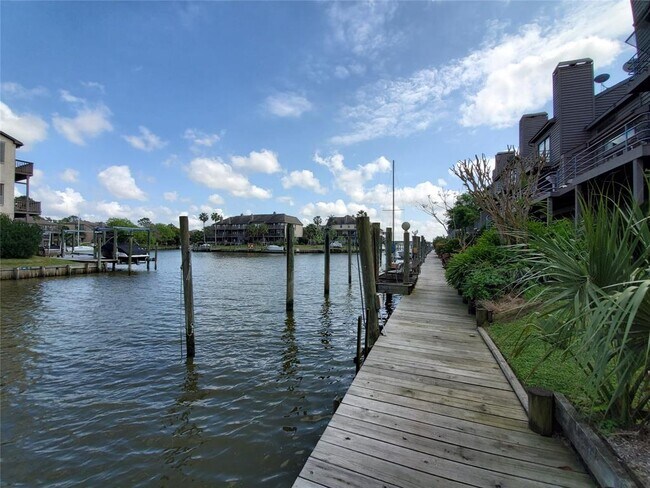 Building Photo - 18321 Sandy Cove