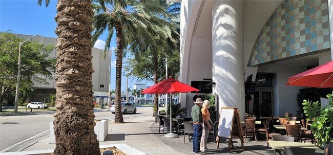 Building Photo - 1750 N Bayshore Dr