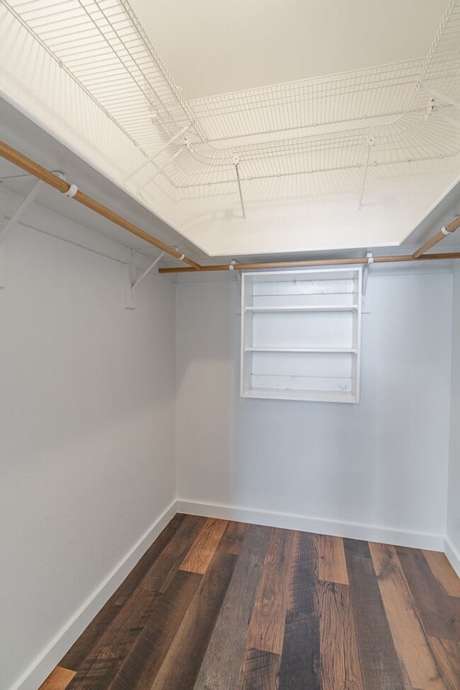 Building Photo - Fabulous & Spacious 4 Bedroom home in Har-Ber Meadows w/bonus room!