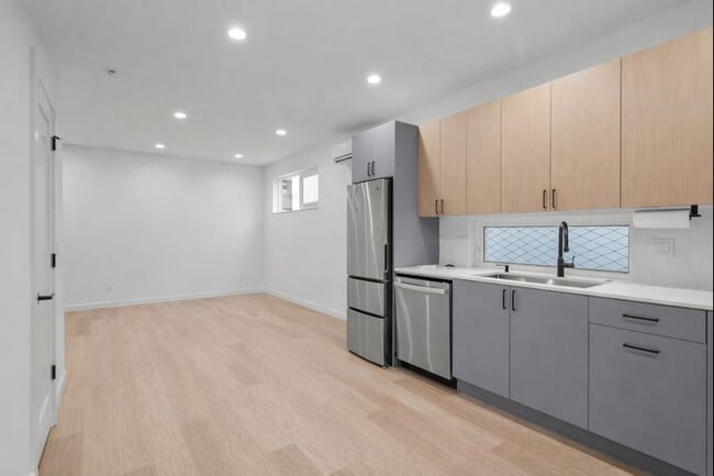 Building Photo - 10350 Wallingford Ave N