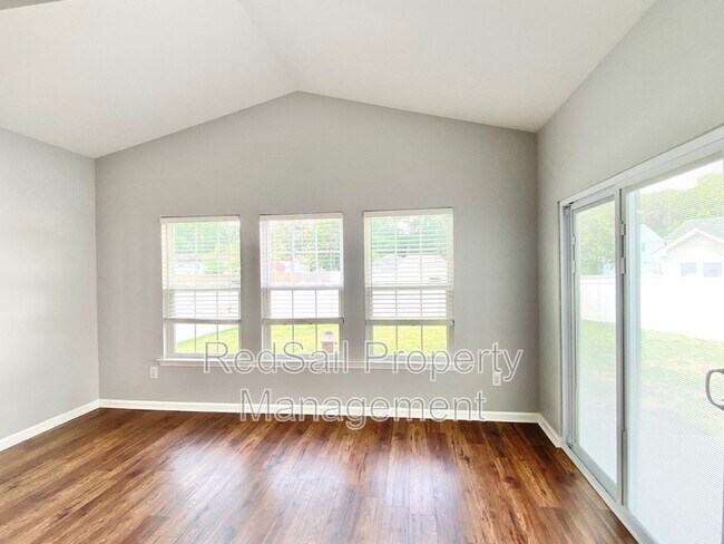 Building Photo - 642 Kelso Dr