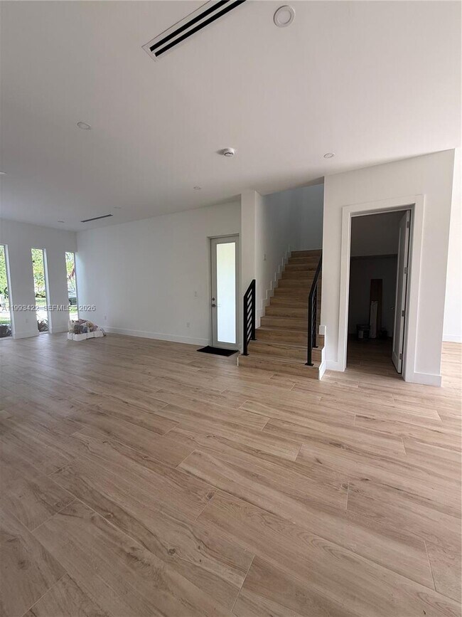 Building Photo - 1981 SW 33rd Ave