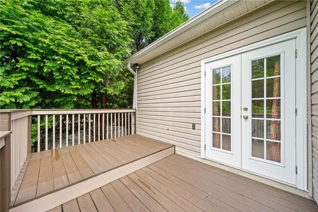 Building Photo - 726 Gardenside Cir SE