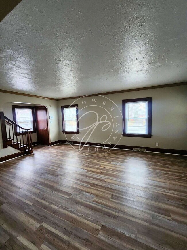 Building Photo - Charming 3–4 Bedroom West Toledo Home with Bonus Room & Garage