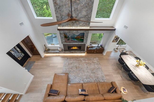 Building Photo - 14335 Hillshire Dr
