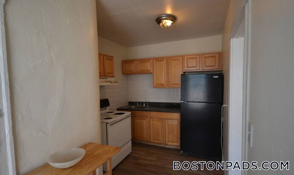 Building Photo - 244 Kelton St