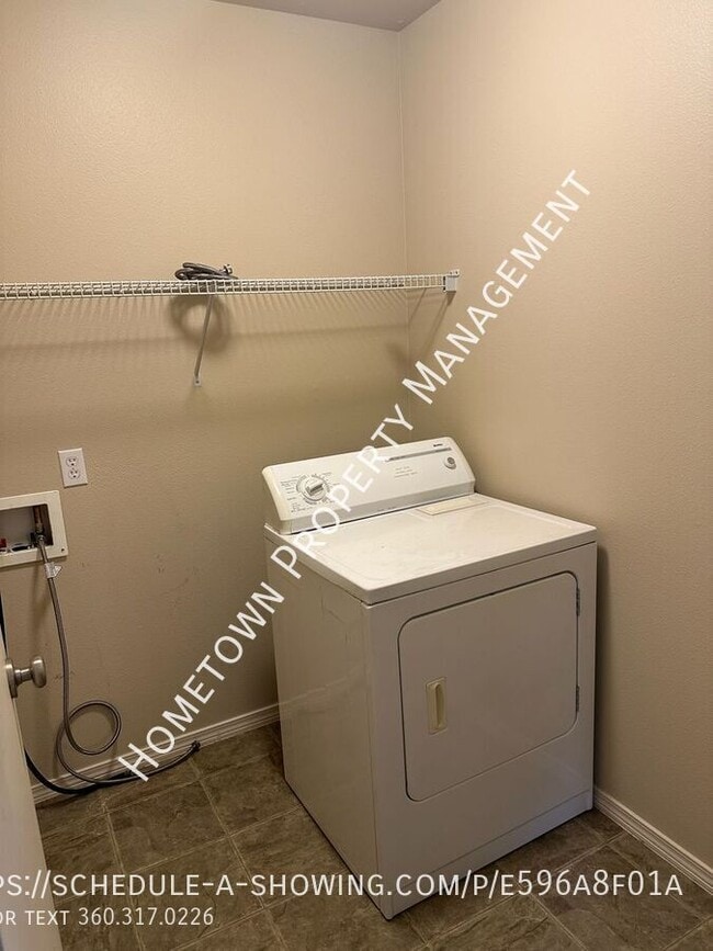 Building Photo - 4332 Freemont St NE