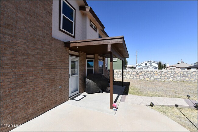 Building Photo - 5060 Silver Sands Ave