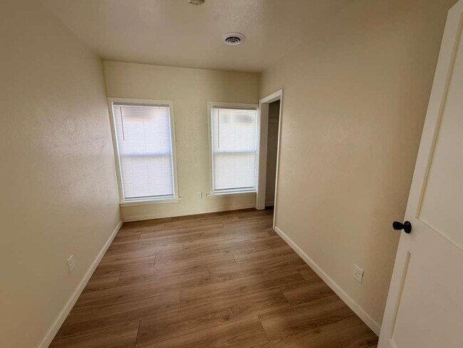 Building Photo - 653A W Bruce St - ?? EKO Homes | 2Bed, 1bath