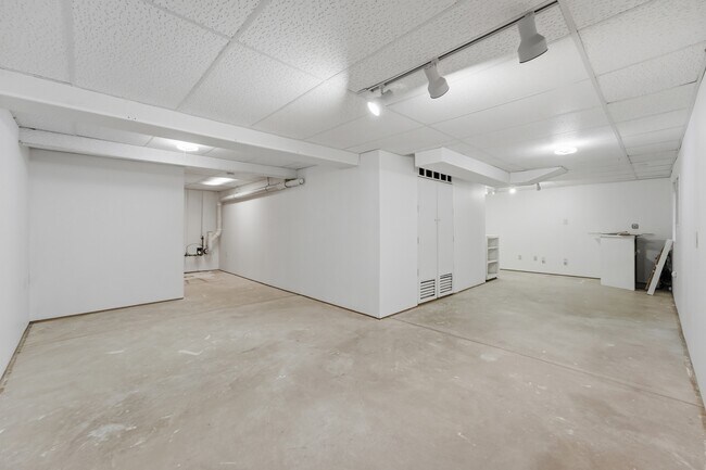 Building Photo - 1404 W Sapphire Dr