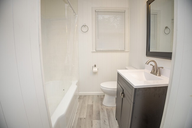 Building Photo - 121 Bolton Dr