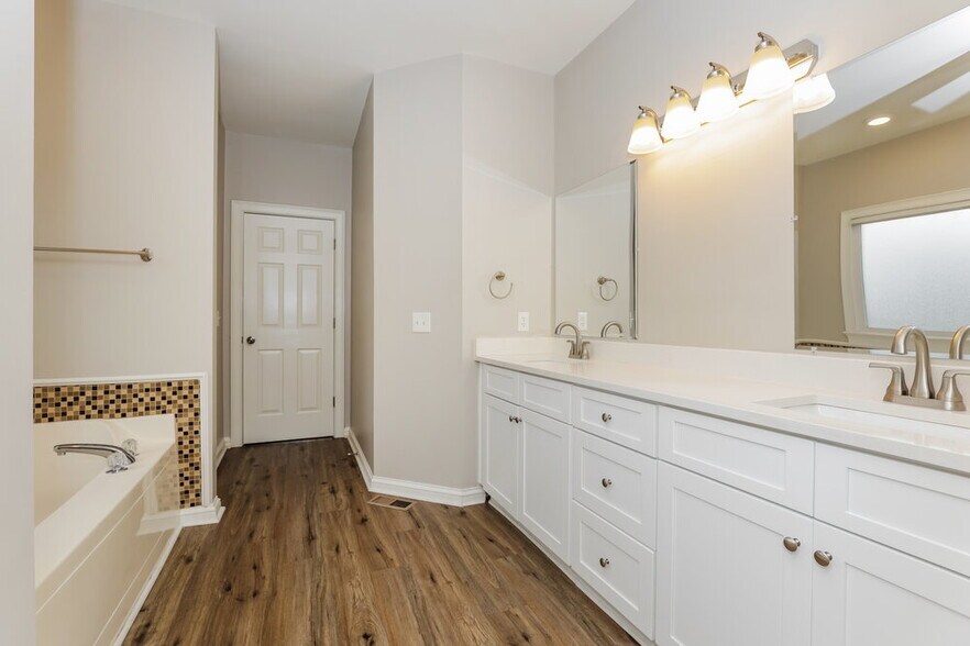 Building Photo - 2414 Amber Glen Dr