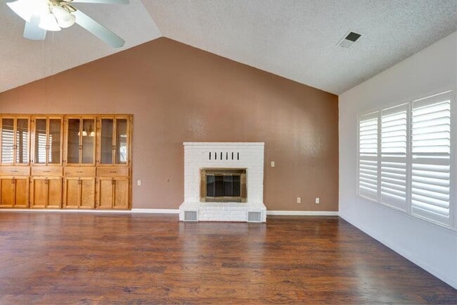 Building Photo - 2768 Saratoga Ave