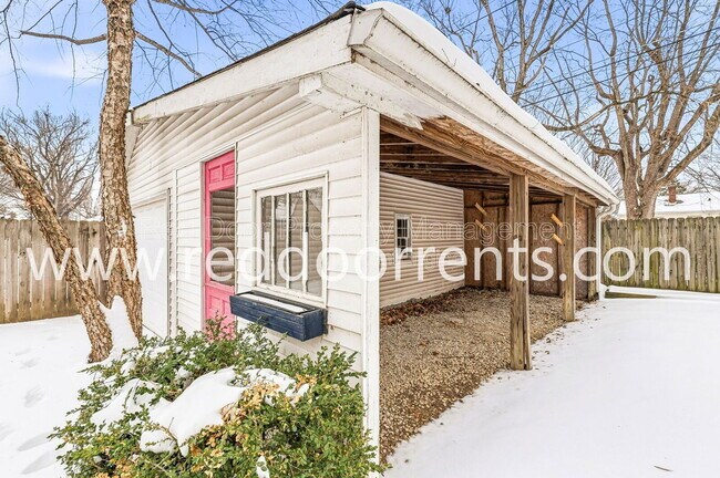 Building Photo - 6115 Indianola Ave