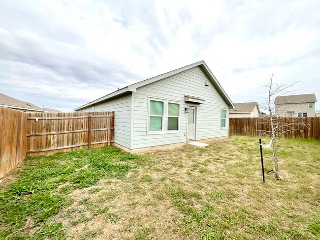 Building Photo - **APPLICATION RECEIVED** **MOVE IN SPECIAL** Beautiful 4BR/2BA Home with Fenced Yard & Garage!