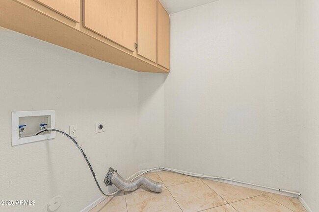 Building Photo - 602 W Canary Way