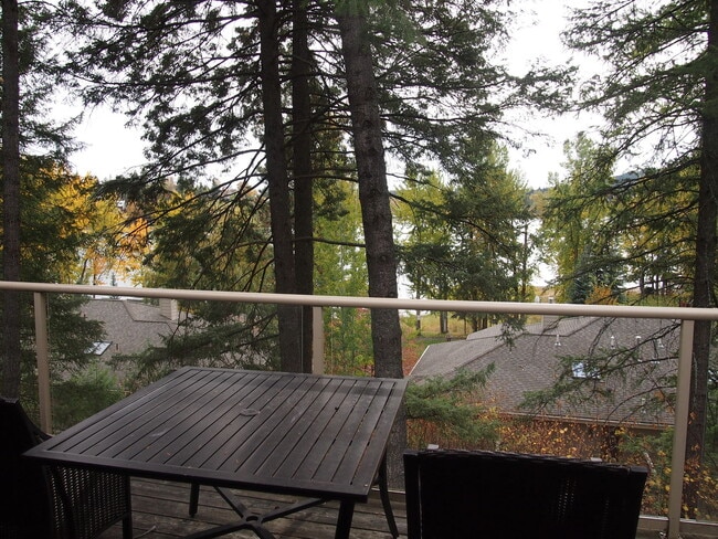 Building Photo - 2 Bedroom 2 bath, Hillside Whitefish Lake Condo